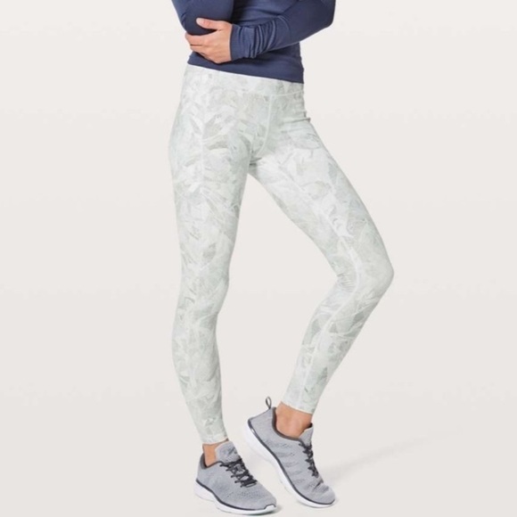 Lululemon Speed Up Tight 28” Jasmine White Multi Luxtreme Size 4 - Picture 1 of 13